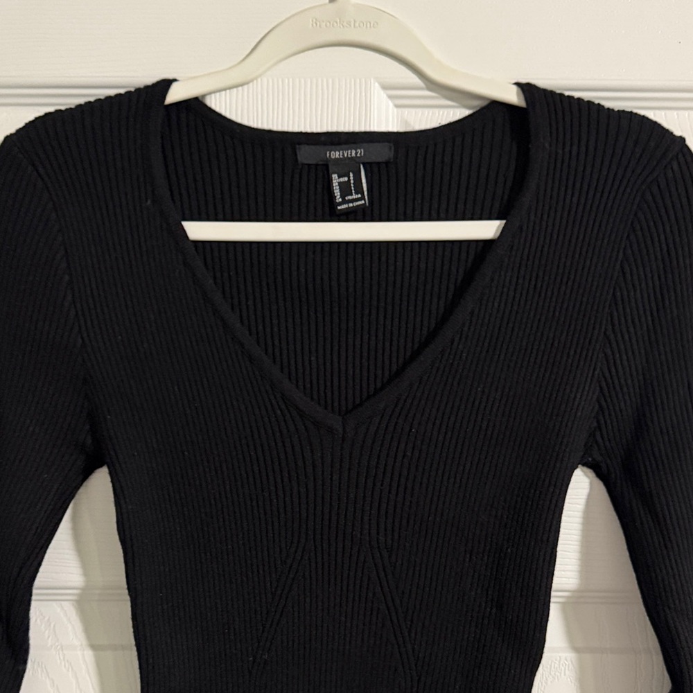 Forever 21 Black Ribbed V-Neck Top size L